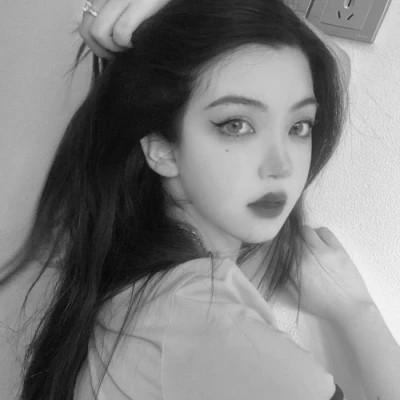 高清好看的黑白女生头像