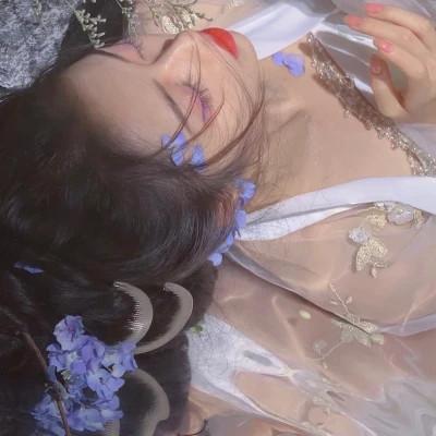 高清气质出众的女头，时尚和美结合