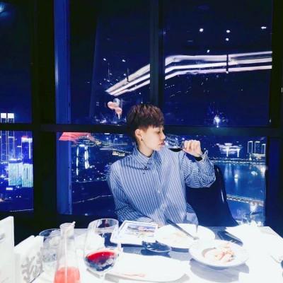2023年情侣头像真人一人一张