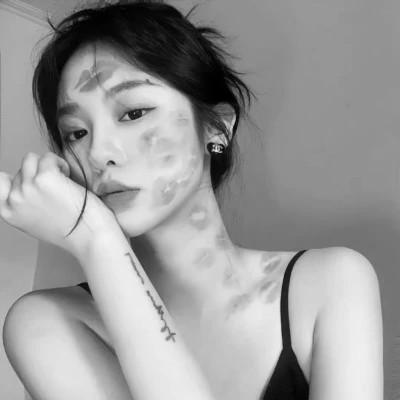 高清好看的黑白女生头像