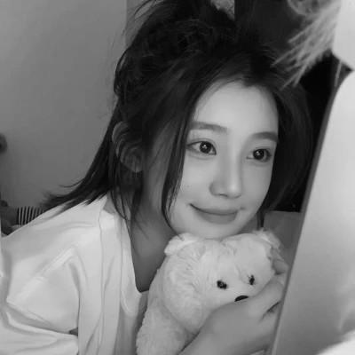 高清好看的黑白女生头像