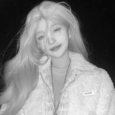 精选女生头像ins高级质感黑白