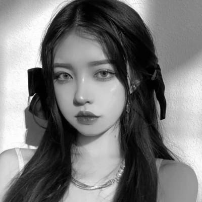 高清好看的黑白女生头像