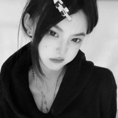 高清好看的黑白女生头像