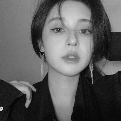 高清好看的黑白女生头像