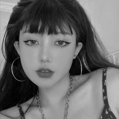 高清好看的黑白女生头像