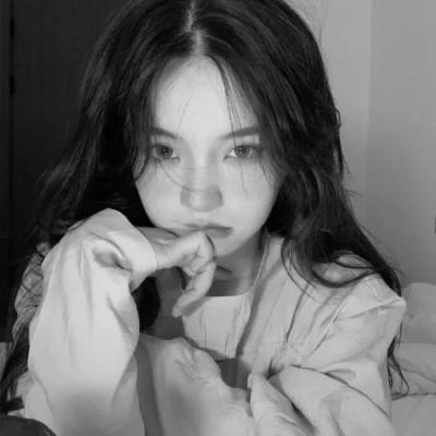 高清好看的黑白女生头像
