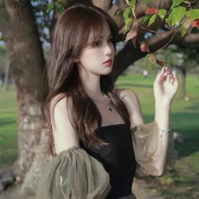 高清气质出众的女头，时尚和美结合