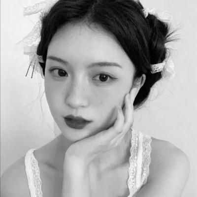 高清好看的黑白女生头像