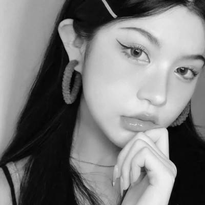 高清好看的黑白女生头像