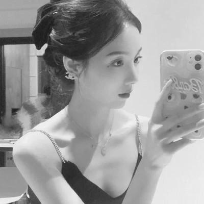 高清好看的黑白女生头像