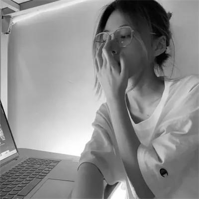 黑白系女生头像霸气真人