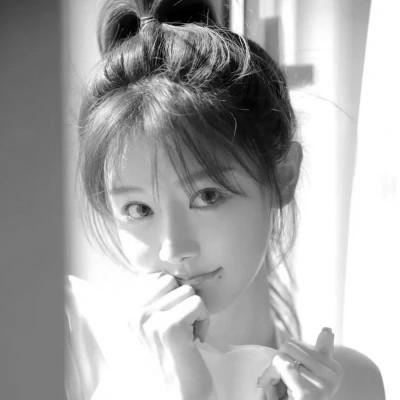 黑白系女生头像霸气真人