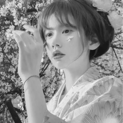 黑白系女生头像霸气真人