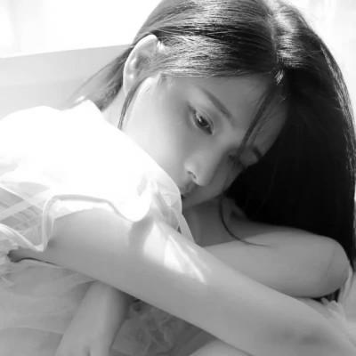黑白系女生头像霸气真人