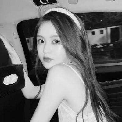 黑白系女生头像霸气真人