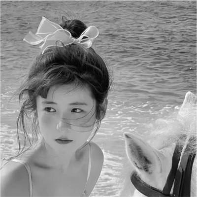 黑白系女生头像霸气真人