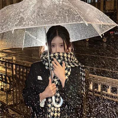 冬季下雪天氛围感女生头像