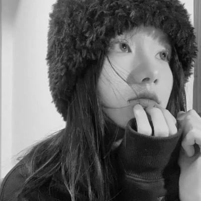 黑白系女生头像霸气真人
