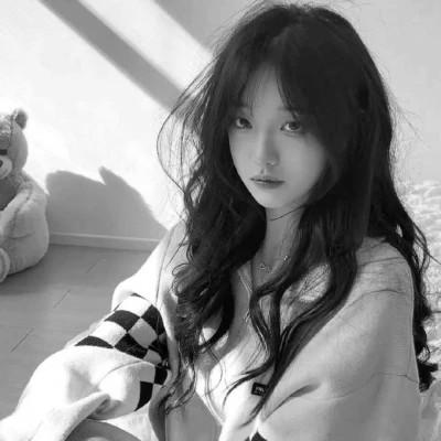 黑白系女生头像霸气真人
