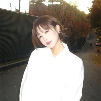 女生用自己头像做微信头像