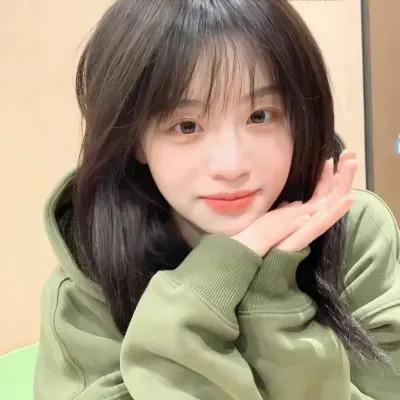 女生用自己头像做微信头像