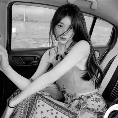 黑白系女生头像霸气真人