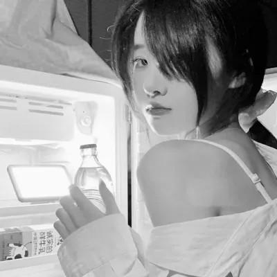 黑白系女生头像霸气真人