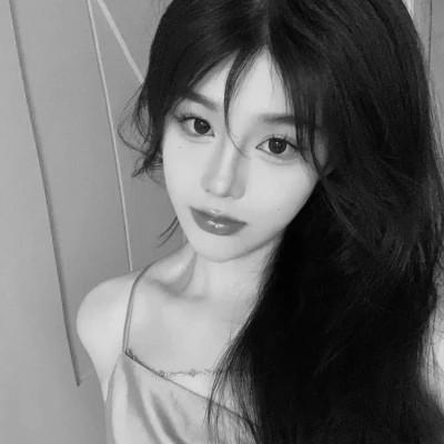 黑白系女生头像霸气真人
