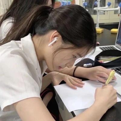 女生用自己头像做微信头像