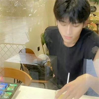 2024年最火男生头像图片精选，你一定不想错过！