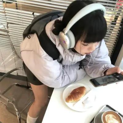 女生用自己头像做微信头像