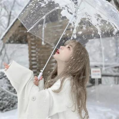 冬季下雪天氛围感女生头像