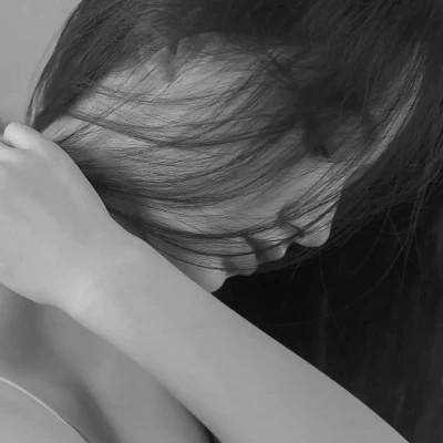 黑白系女生头像霸气真人