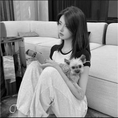 黑白系女生头像霸气真人