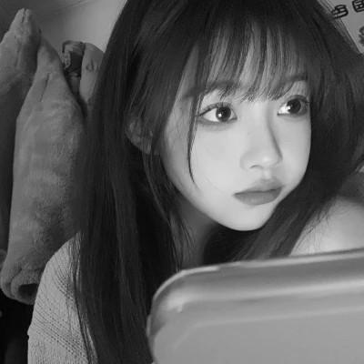 黑白系女生头像霸气真人