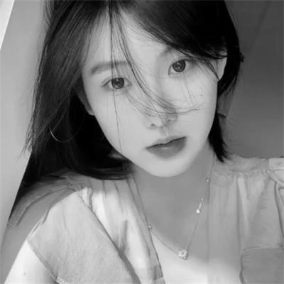 黑白系女生头像霸气真人
