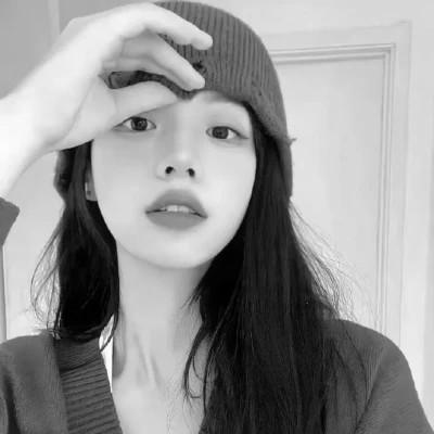 黑白系女生头像霸气真人