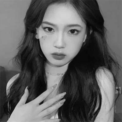 黑白系女生头像霸气真人