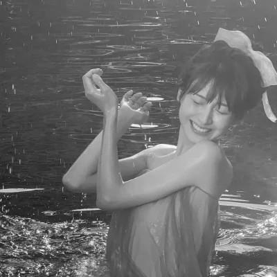 黑白系女生头像霸气真人