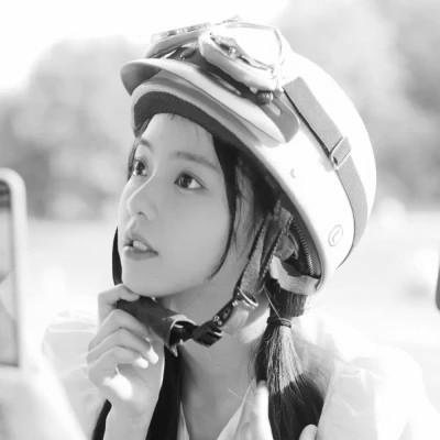 黑白系女生头像霸气真人