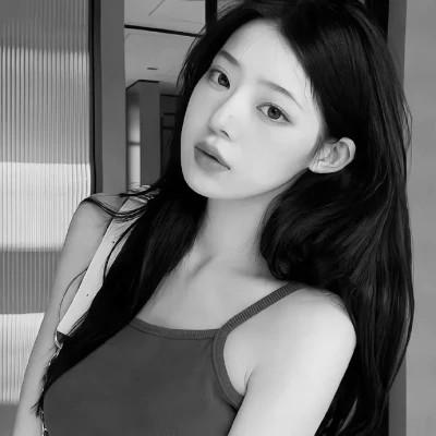 黑白系女生头像霸气真人