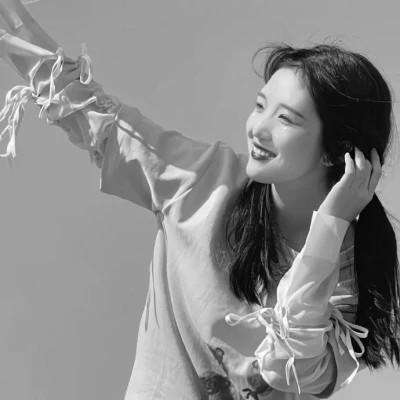 黑白系女生头像霸气真人