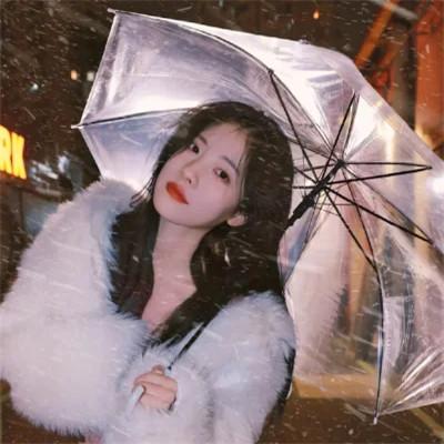 冬季下雪天氛围感女生头像