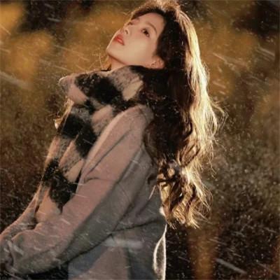 冬季下雪天氛围感女生头像