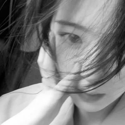 黑白系女生头像霸气真人