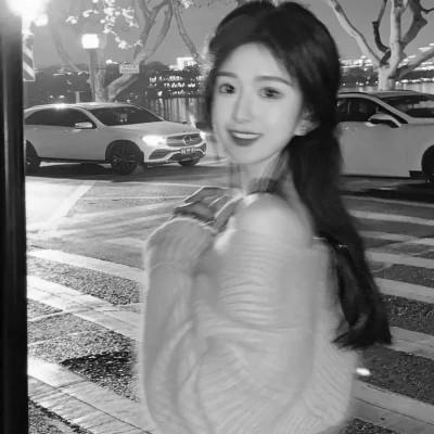 黑白系女生头像霸气真人