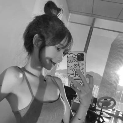 黑白系女生头像霸气真人