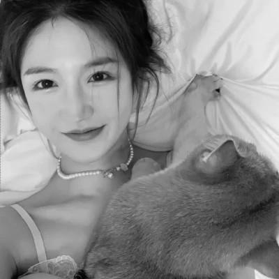 黑白系女生头像霸气真人
