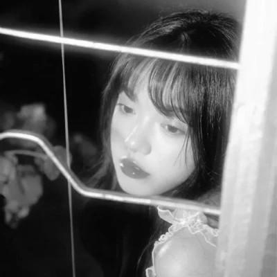 黑白系女生头像霸气真人